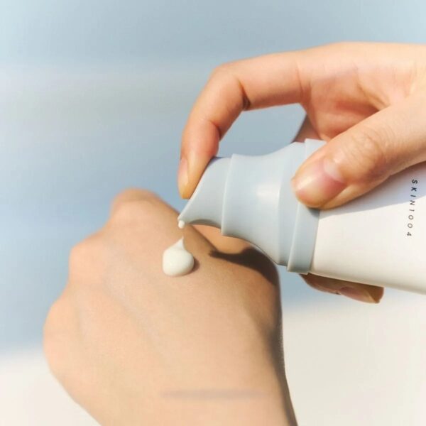 Skin1004 - Madagascar Centella Hyalu-Cica Water-Fit Sun SPF50+ PA++++ - Imagen 2