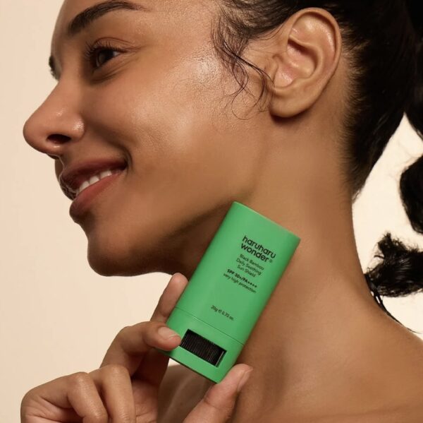 Haru Haru Wonder - Black Bamboo Daily Soothing Sun Shield, SPF 50+ PA++++ - Imagen 3