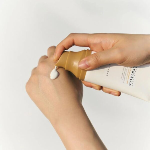 Skin1004 - Madagascar Centella Air-Fit Suncream Light 50ml SPF30 PA++++ - Imagen 3